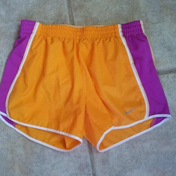 💕Nike Dri fit women's running shorts. Size S - Picture 1 of 5